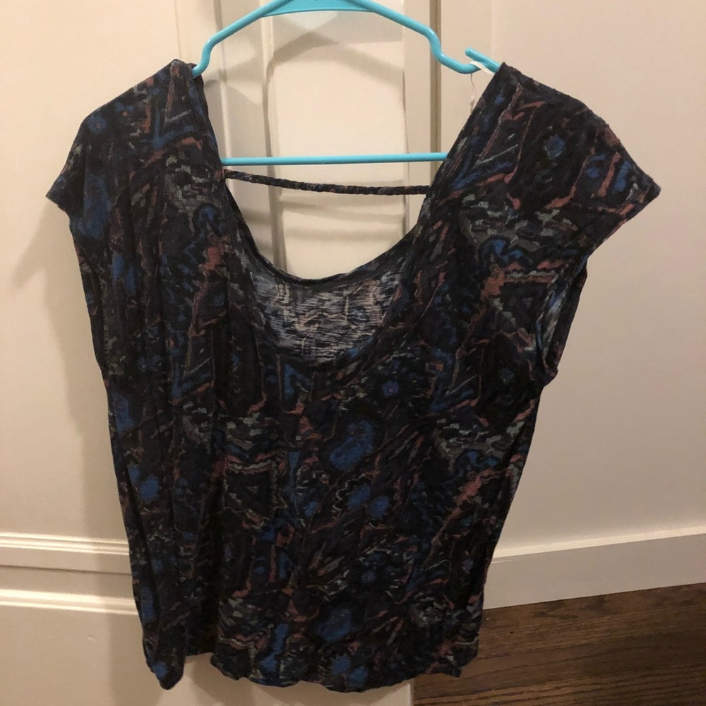 Aerie short sleeve top with cut out on back.